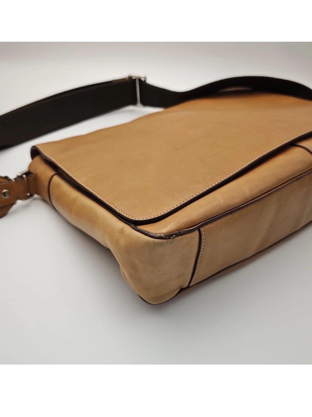 Coach Leather Messenger Bag in Tan with Black Strap - Picture 9 of 11